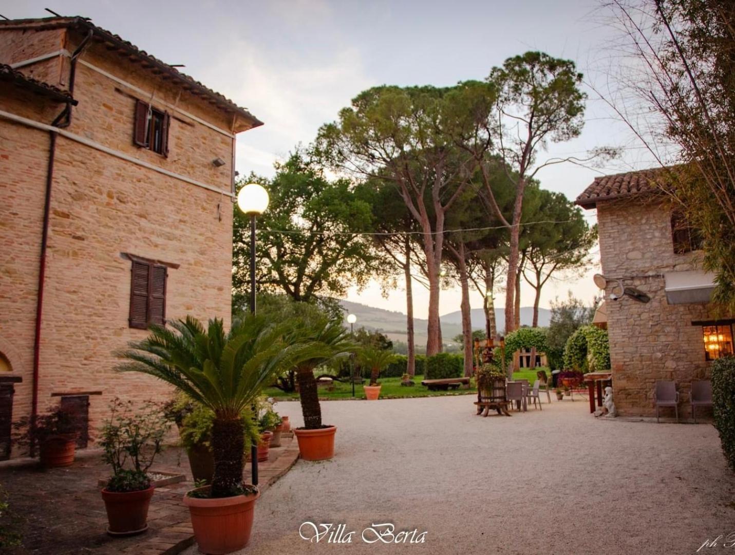 Resort Restaurant Villa Berta San Severino Marche Εξωτερικό φωτογραφία