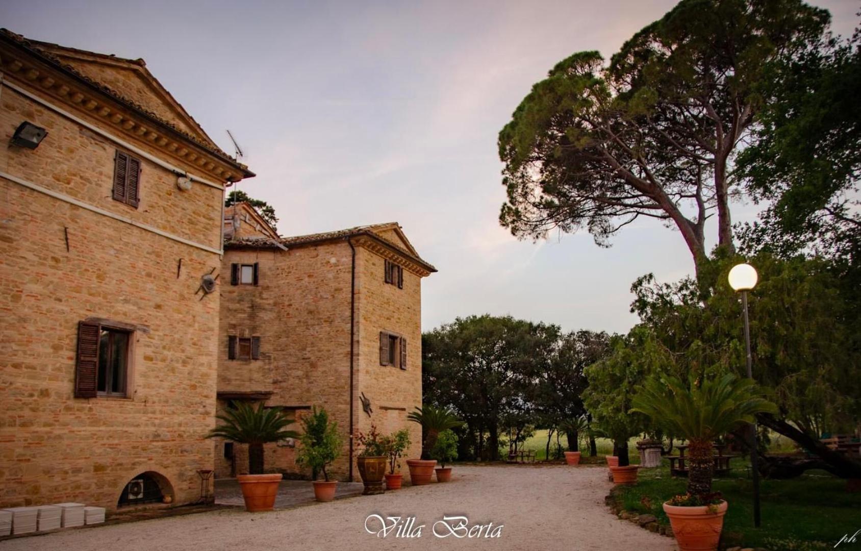 Resort Restaurant Villa Berta San Severino Marche Εξωτερικό φωτογραφία